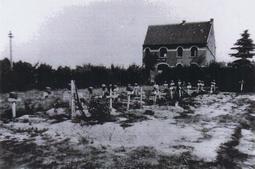 eerste graven in voortuin Mariagaard